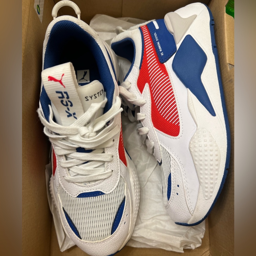 Brand new never worn, size 6’5 boys